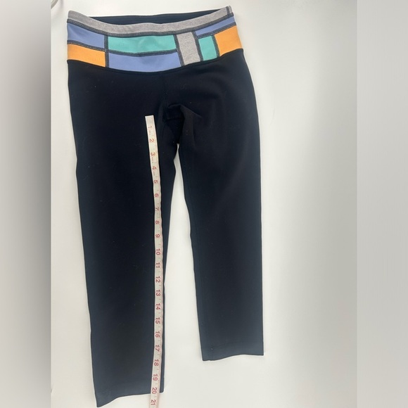Lululemon Reversible Capri Leggings Size 4 Black - Picture 9 of 9